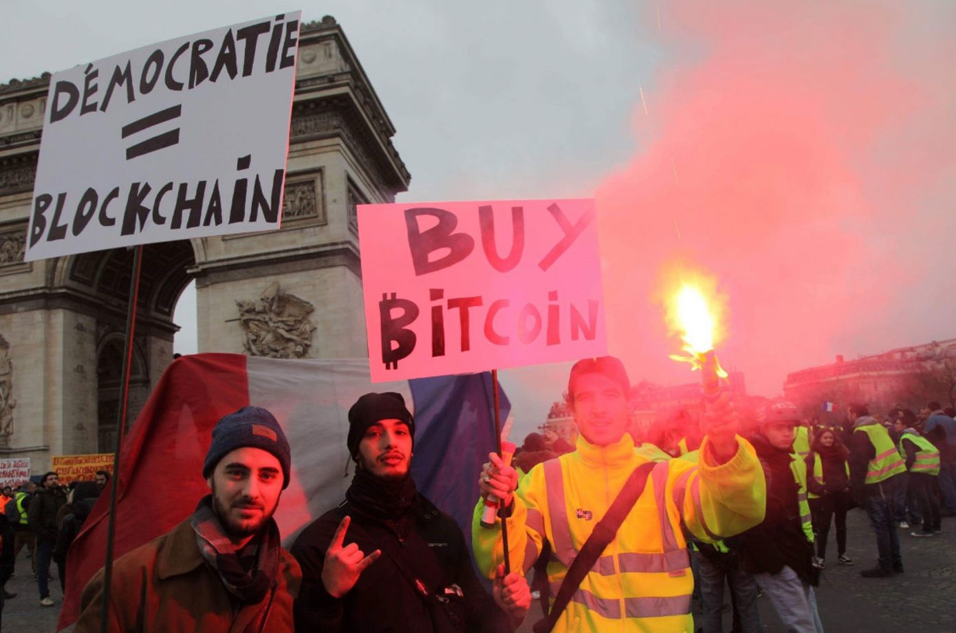 Yellow Vest Movement Starts a New Form of Protest — Burning Banknotes