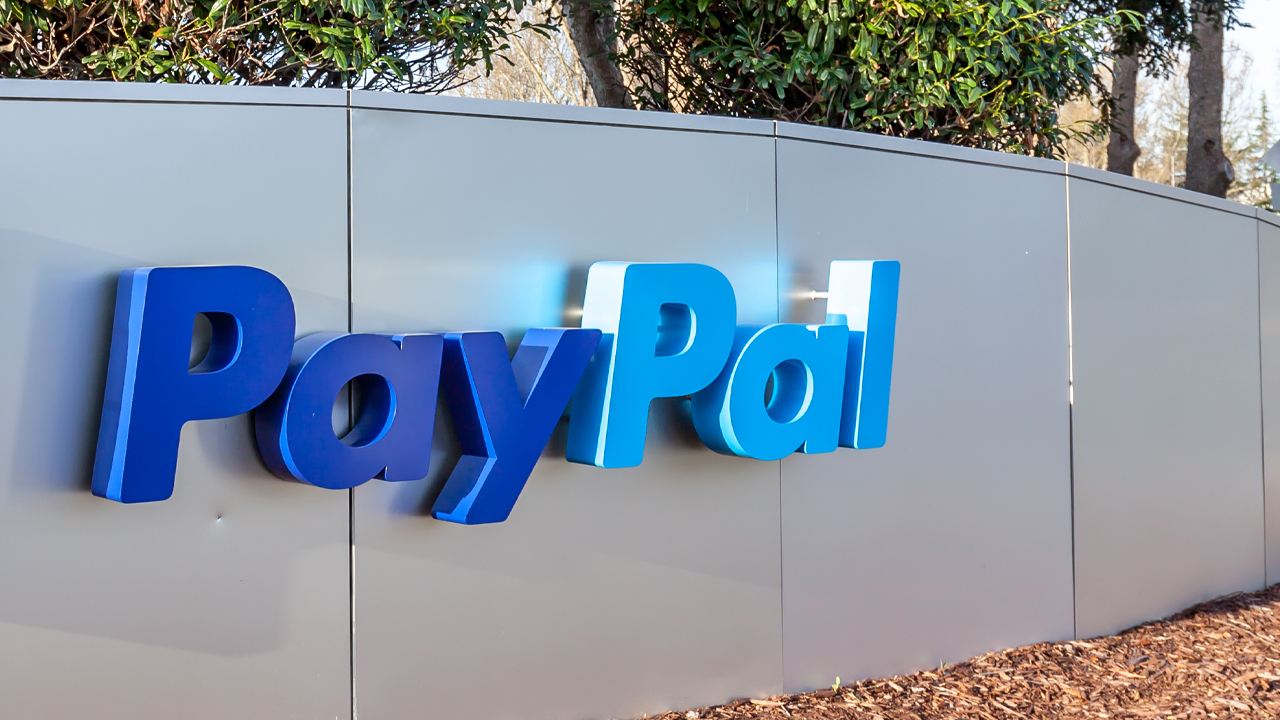 Report: Paypal Puts Stablecoin Plans on Hold as US Regulators Crack Down on Crypto Industry