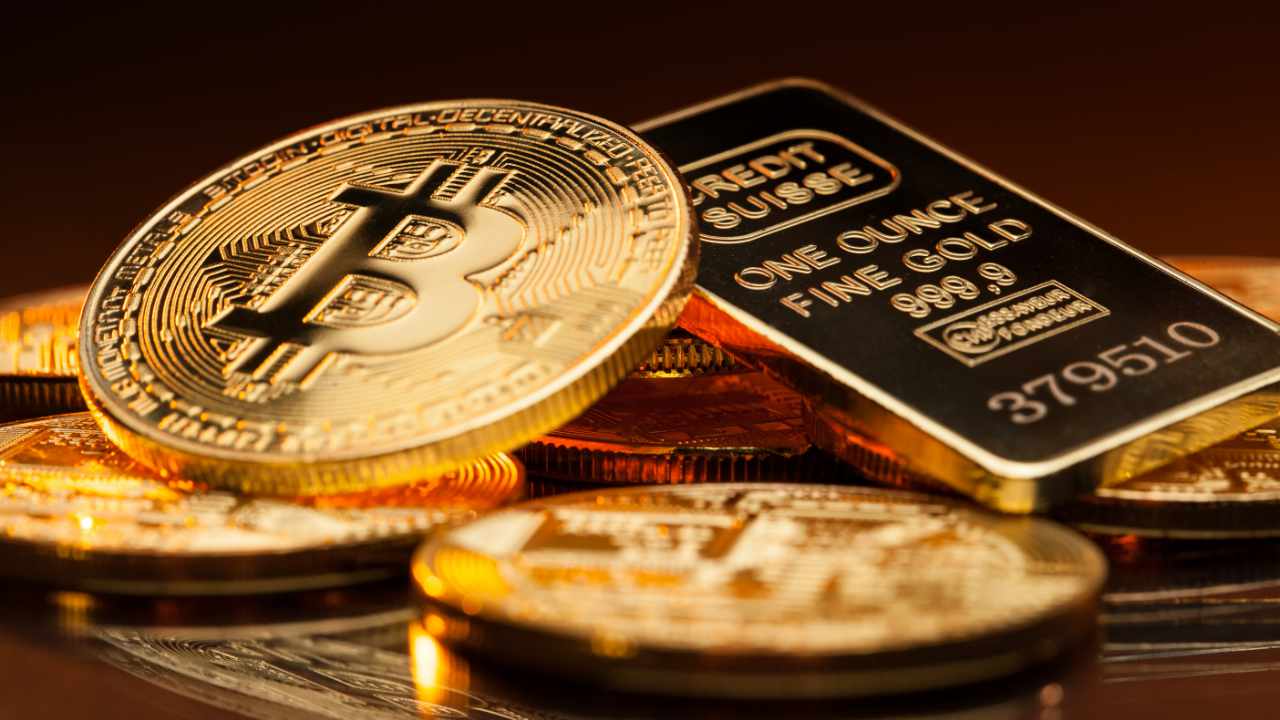 JPMorgan Says 'Unrealistic' to Expect Bitcoin to Match Gold Within Investors' Portfolios