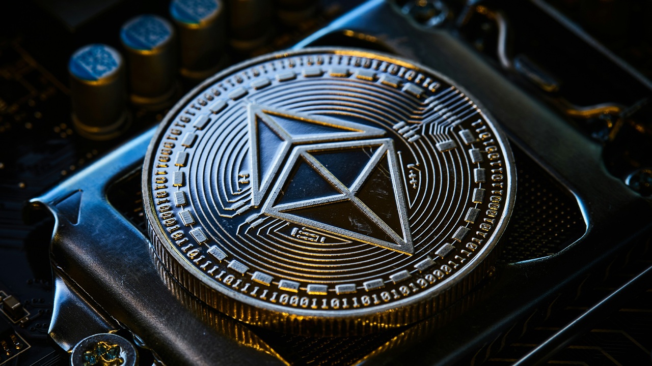 Ether Exodus: Liquid Staking Platforms Lose 230,000 ETH in 33 Days