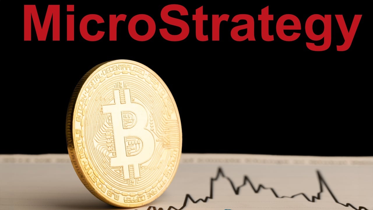 Critics Debate Microstrategy’s High-Stakes Bitcoin Play: Genius or a Ticking Time Bomb?