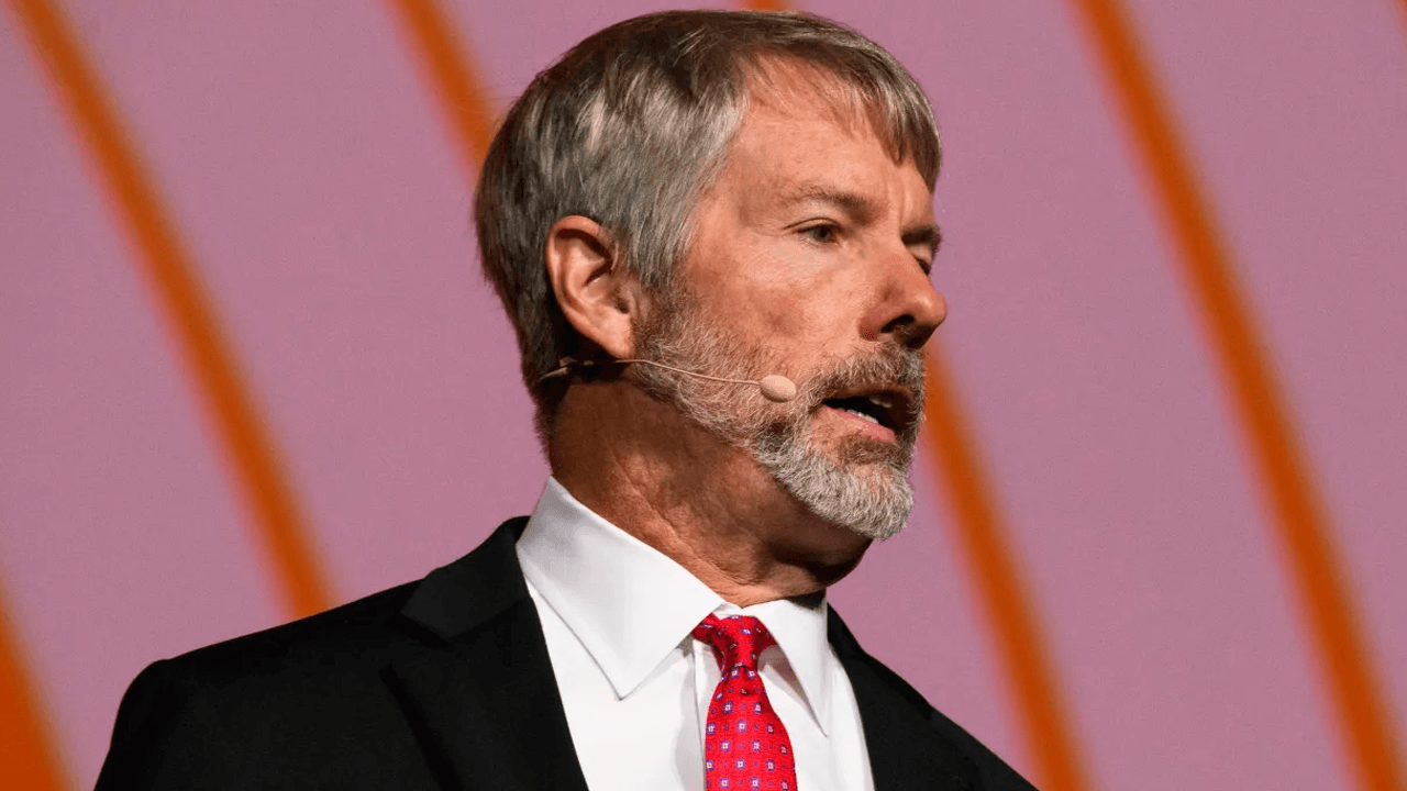 Critics Question Michael Saylor’s Claim That Selling Weakens Bitcoin