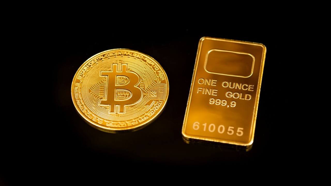 Bitcoin Drags Its Feet As Gold Hits All-Time High